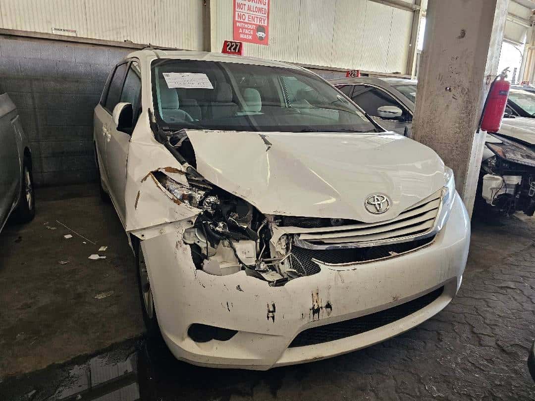Toyota Sienna 2016 thumbnail 1