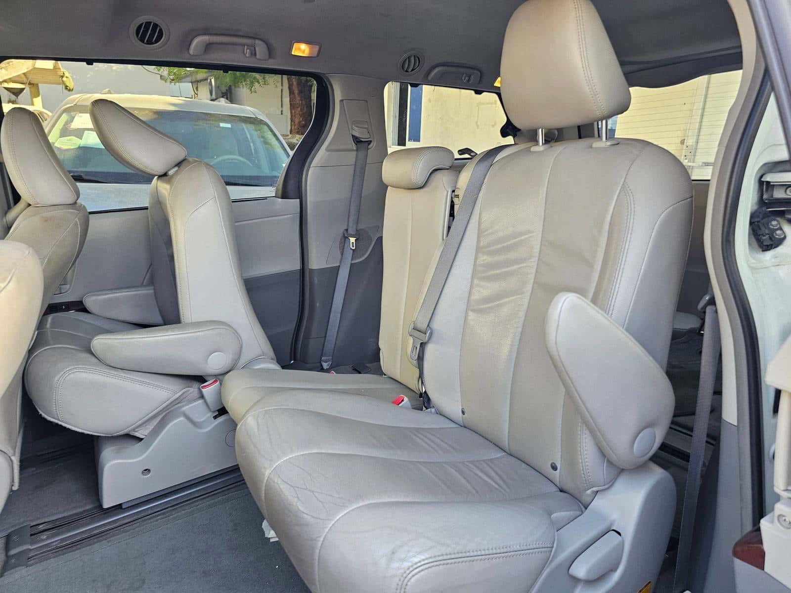 TOYOTA SIENNA 2013 thumbnail 6