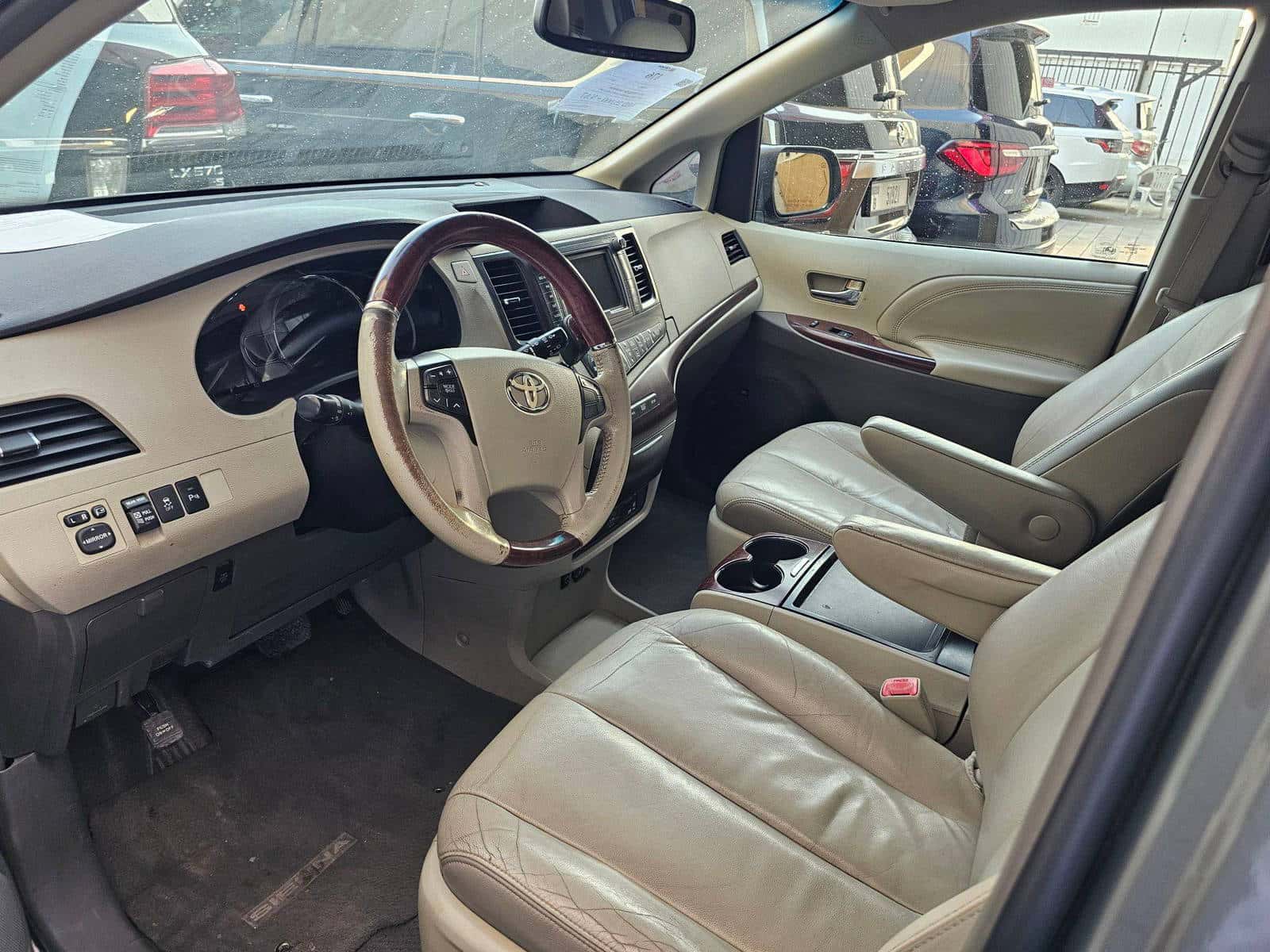 Toyota Sienna 2011 thumbnail 6