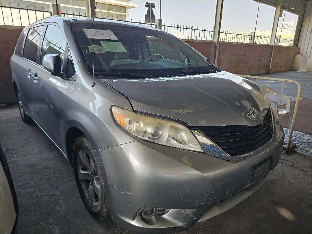 TOYOTA SIENNA 2011 thumbnail 1