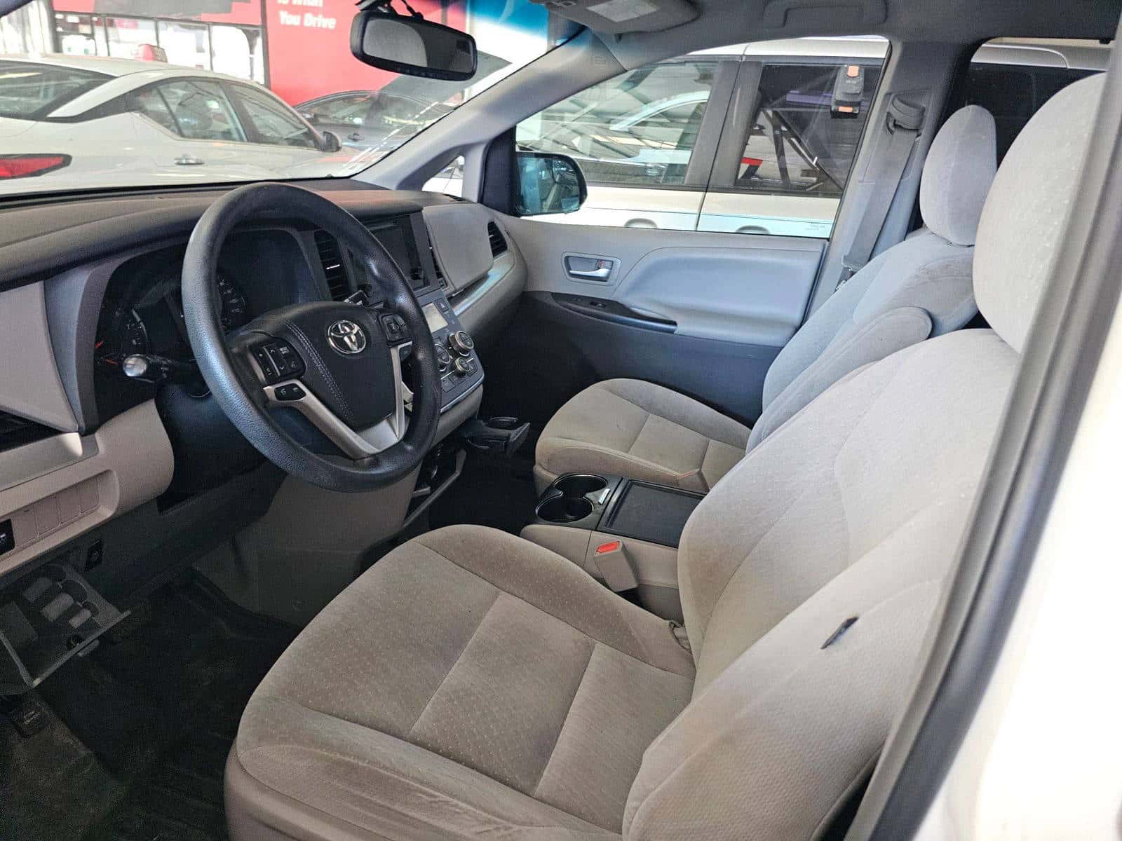 Toyota Sienna 2016 thumbnail 6