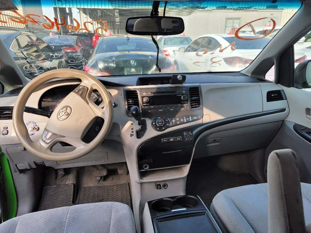 TOYOTA SIENNA - Exterior