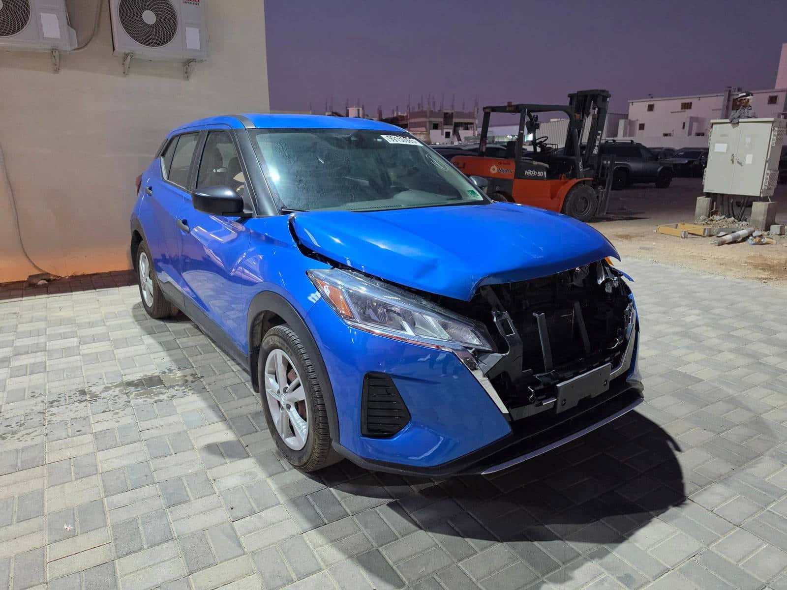 NISSAN KICKS 2023 thumbnail 2