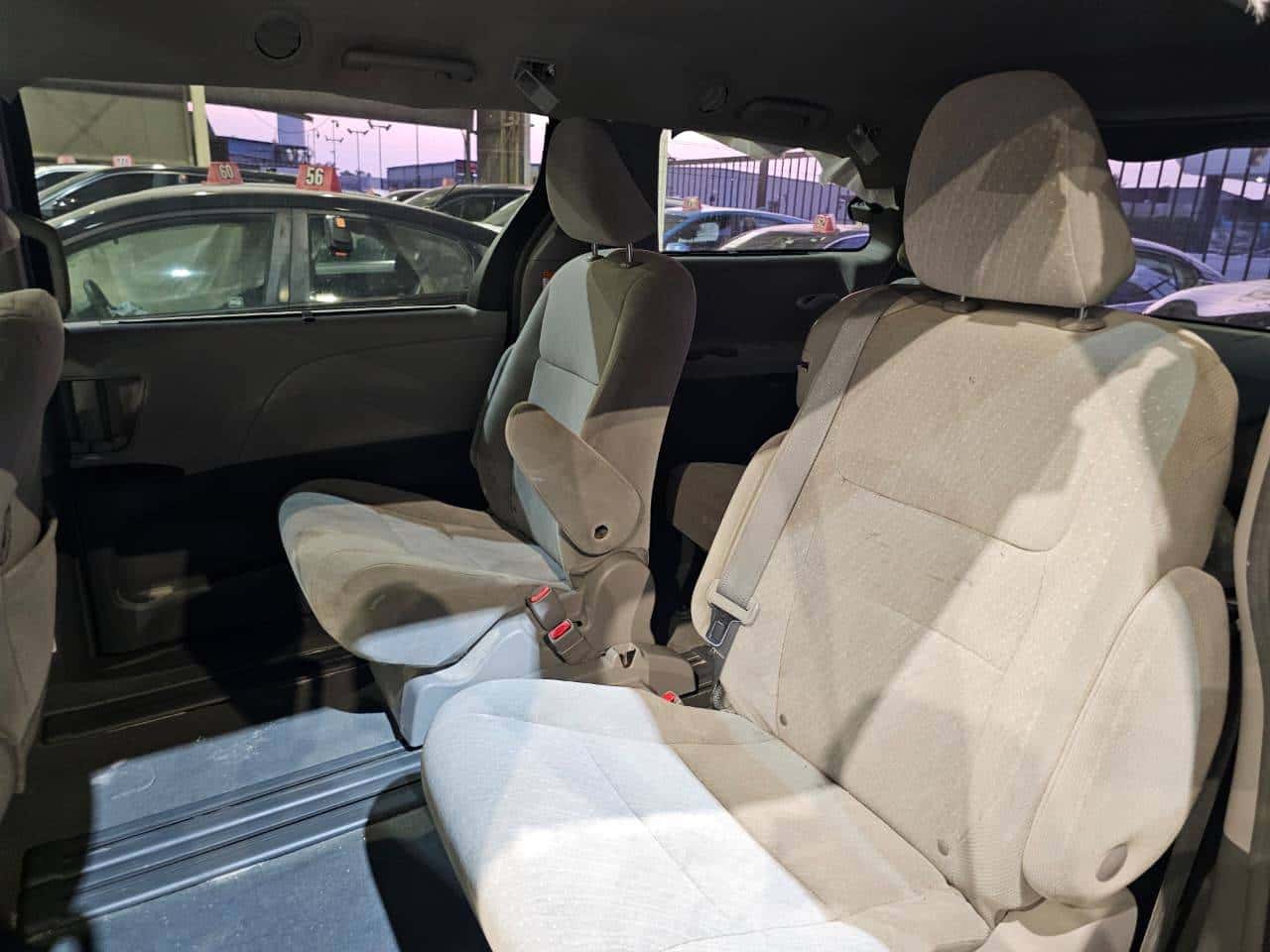TOYOTA SIENNA 2018 thumbnail 6