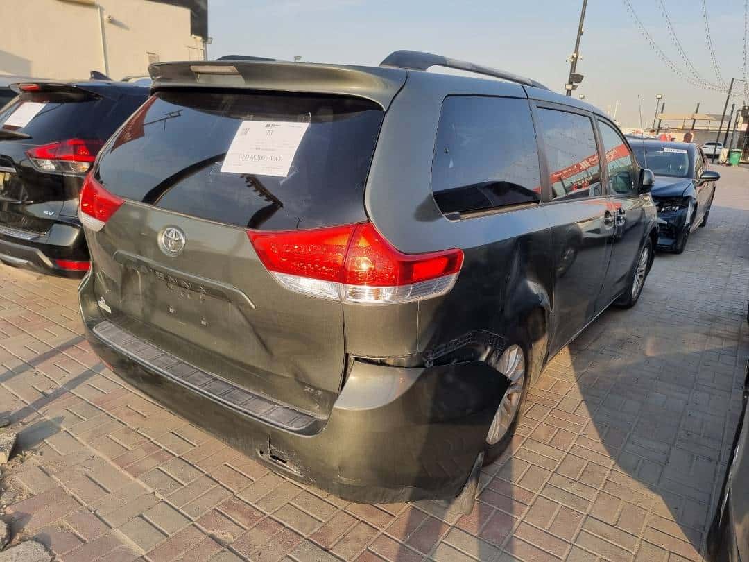 TOYOTA SIENNA - Exterior
