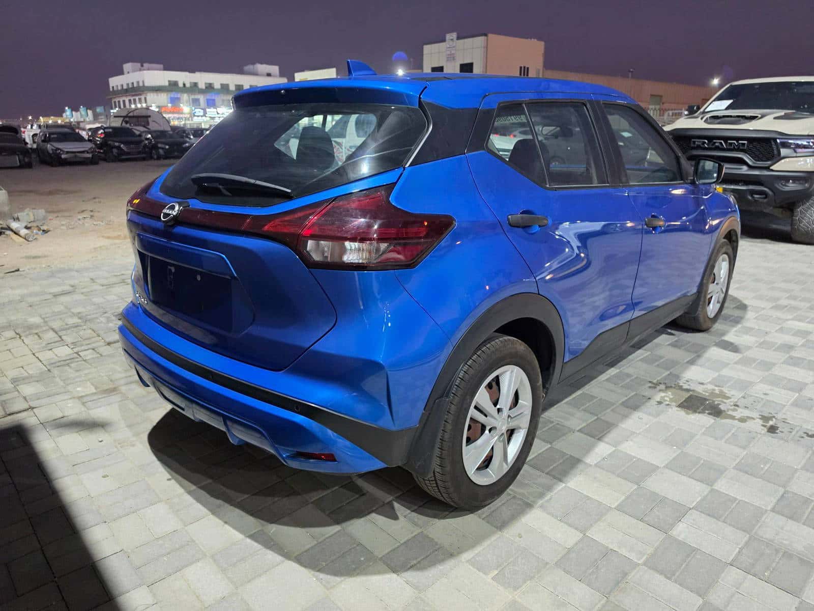 NISSAN KICKS 2023 thumbnail 5