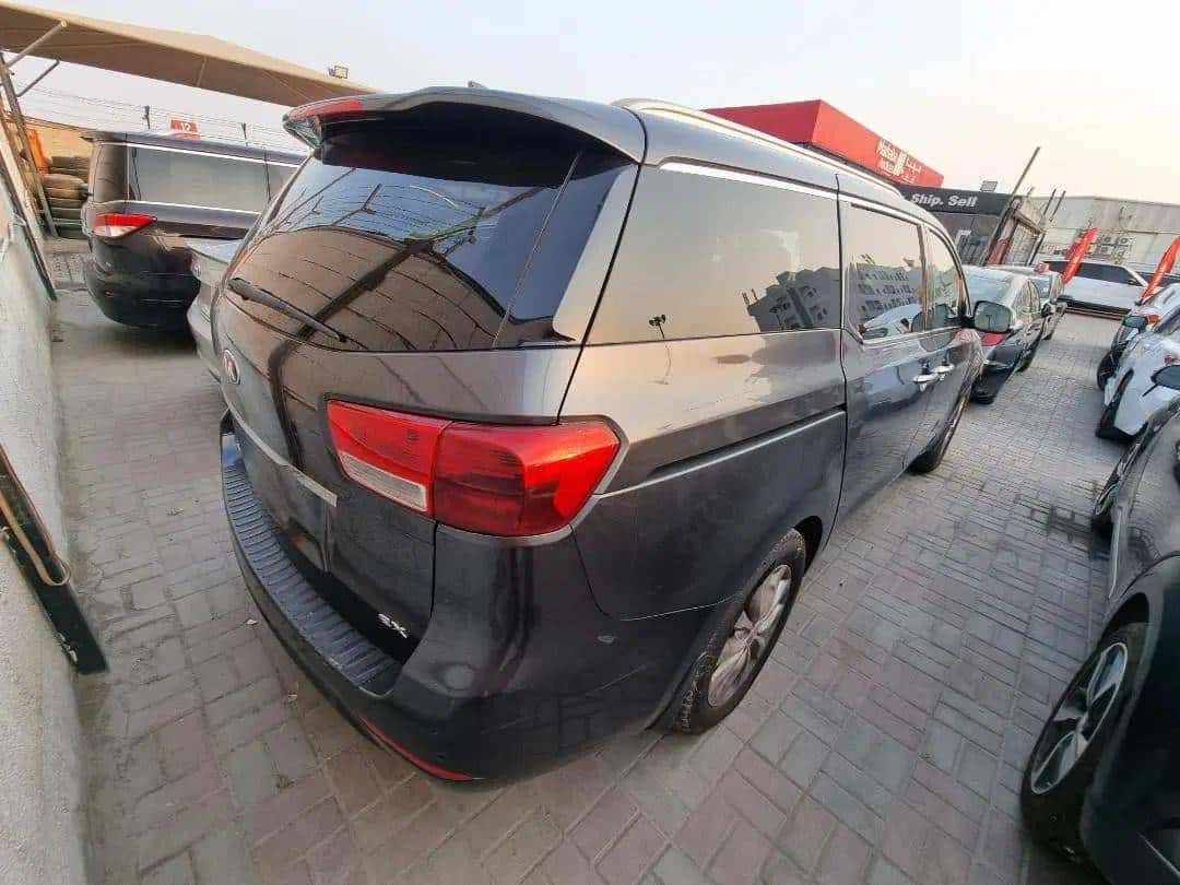 Kia Sedona 2017 thumbnail 1