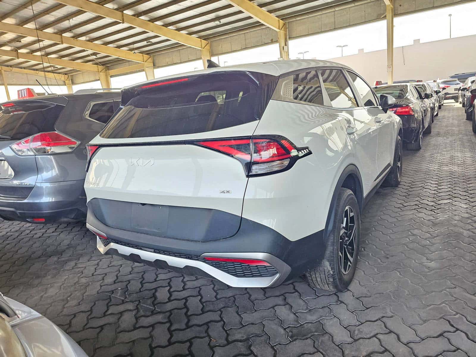 KIA SPORTAGE 2023 thumbnail 2