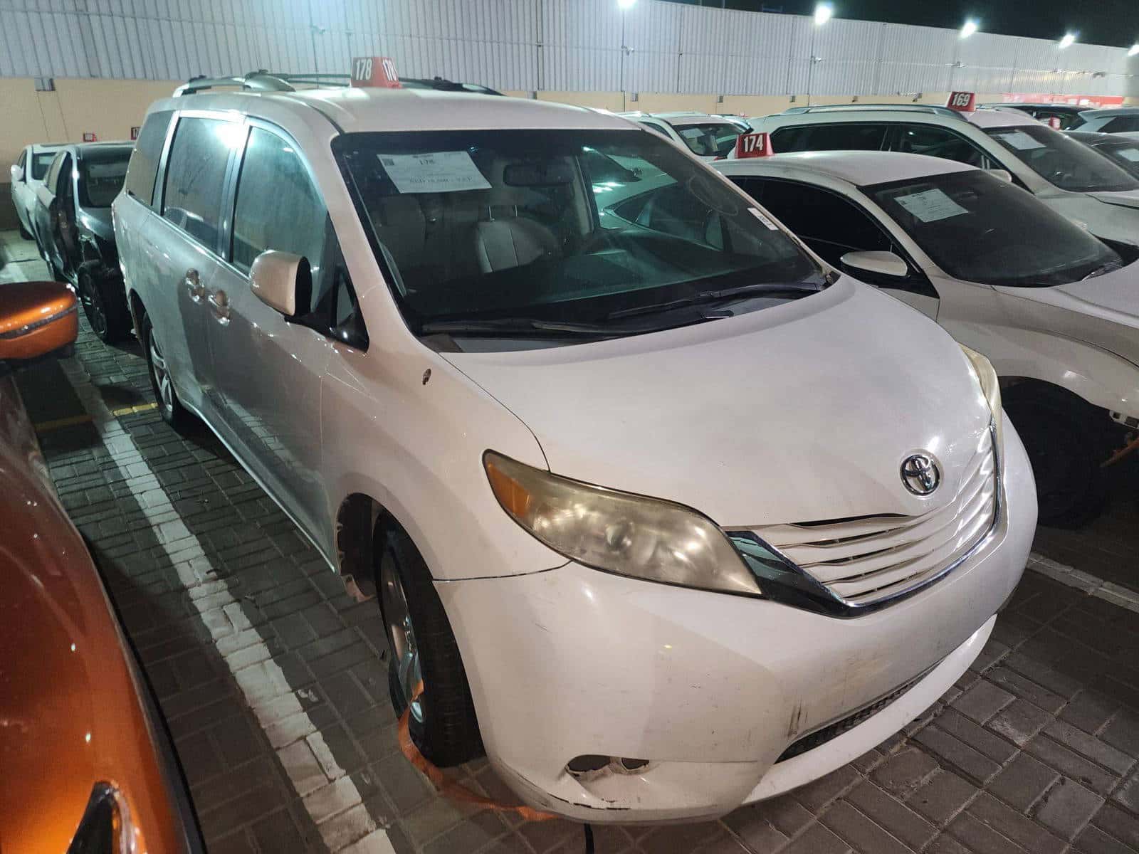 TOYOTA SIENNA 2013 thumbnail 3