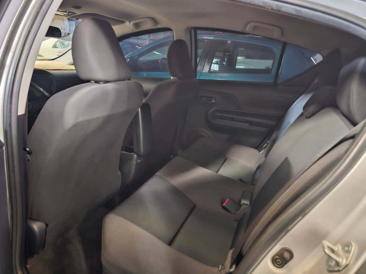 Toyota Prius C 2017 thumbnail 6