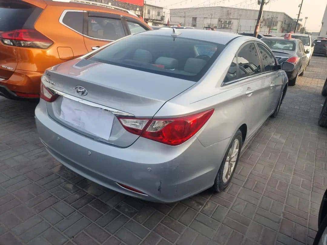 HYUNDAI SONATA 2011 thumbnail 4