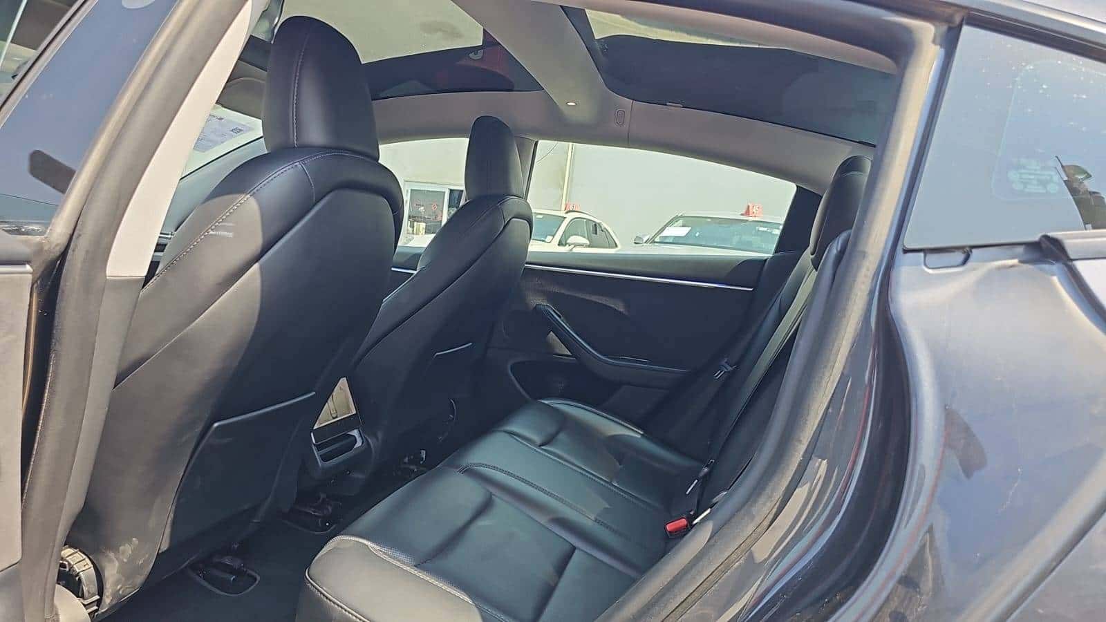 Tesla Model 3 2024 thumbnail 7