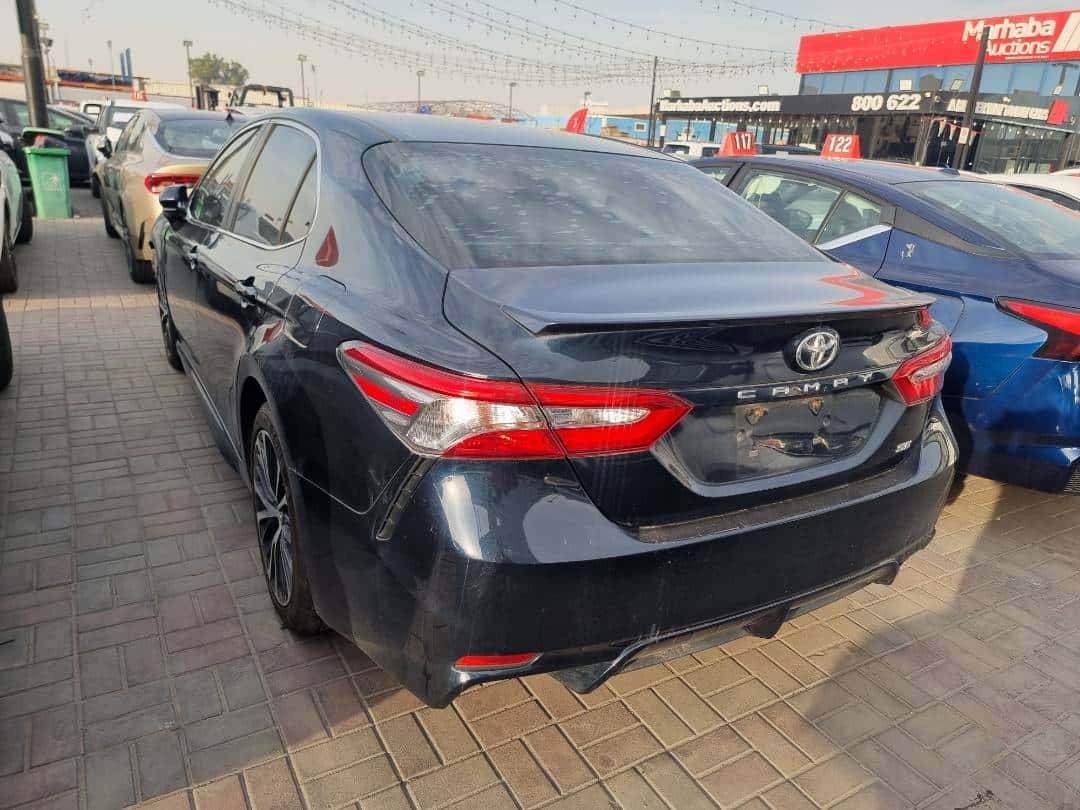 Toyota Camry 2018 thumbnail 2
