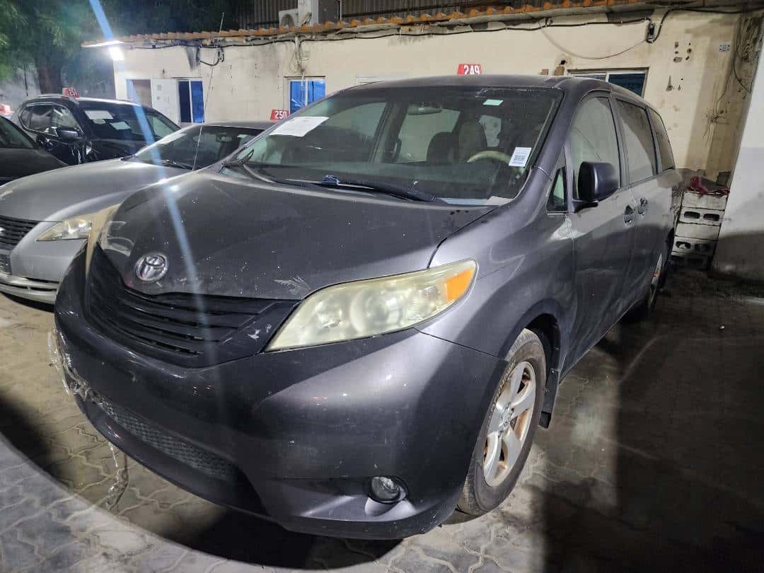 TOYOTA SIENNA - Exterior