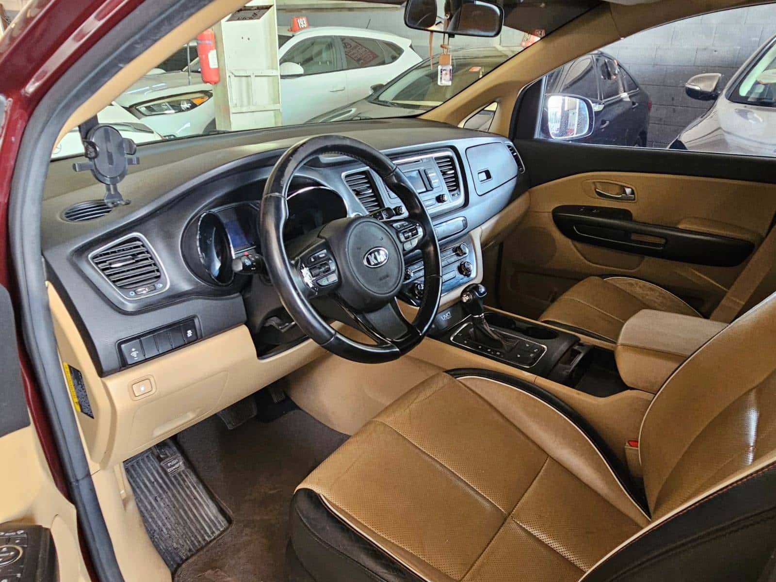 Kia Sedona 2017 thumbnail 6
