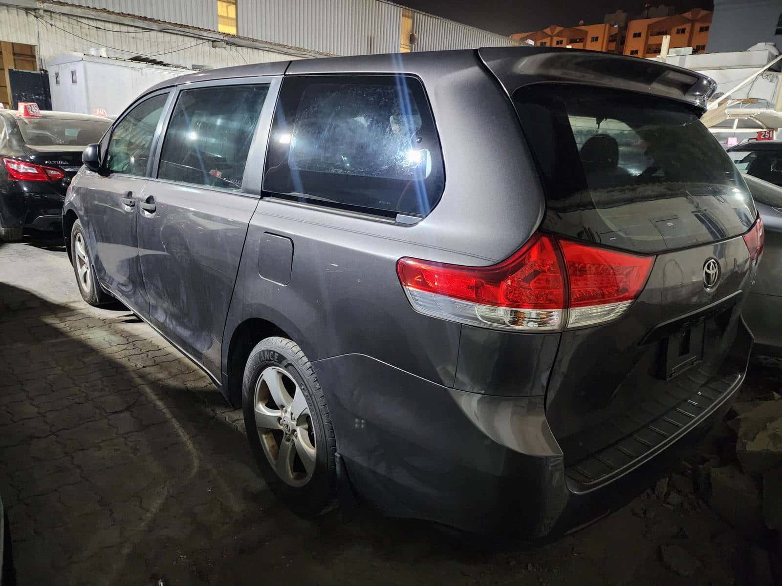TOYOTA SIENNA - Exterior