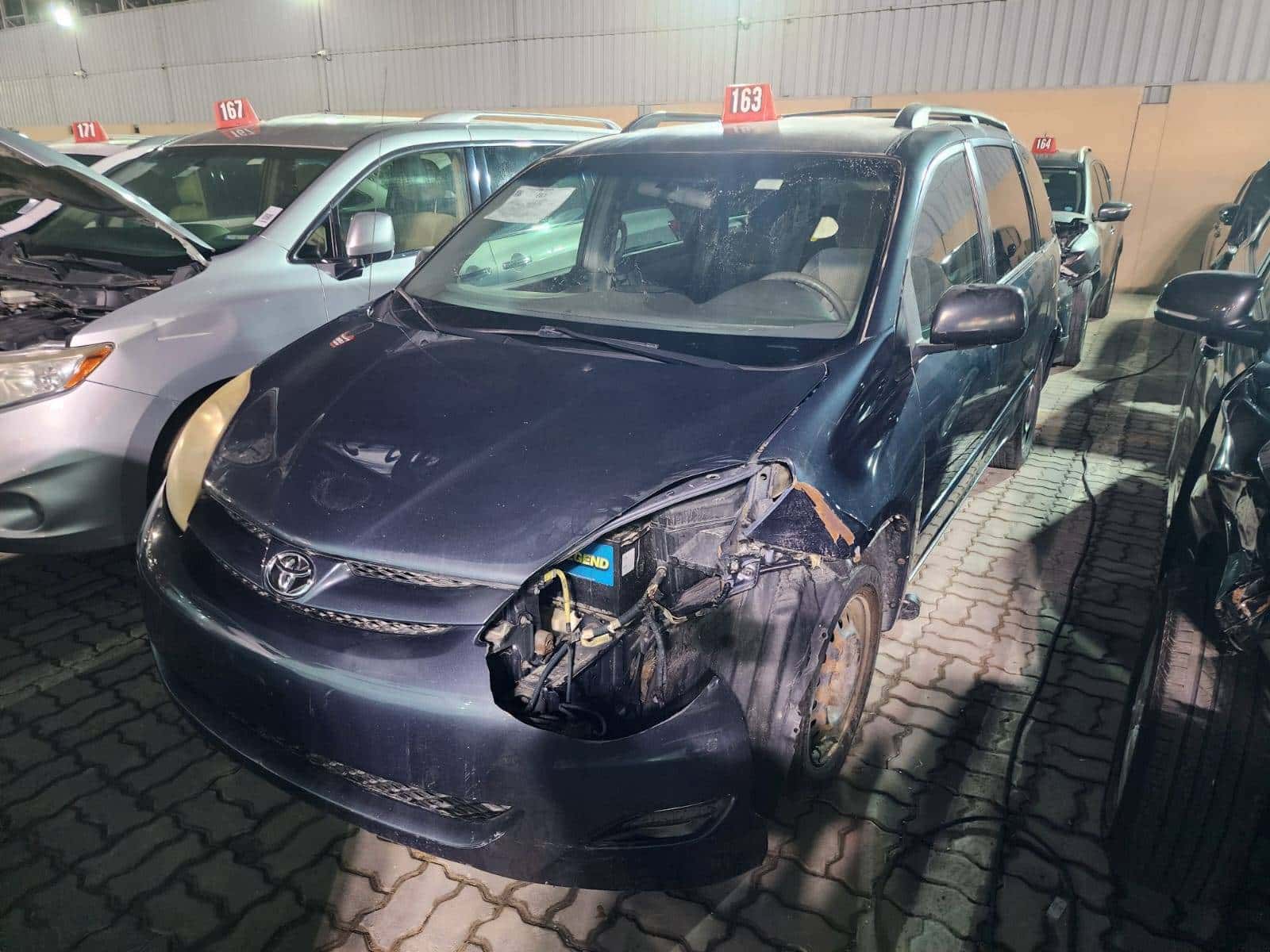 TOYOTA SIENNA 2010 thumbnail 3