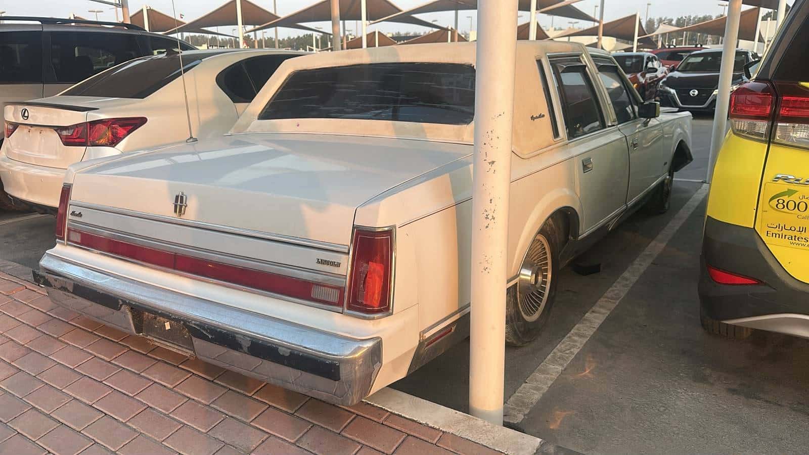 Lincoln TOWN 1988 thumbnail 3