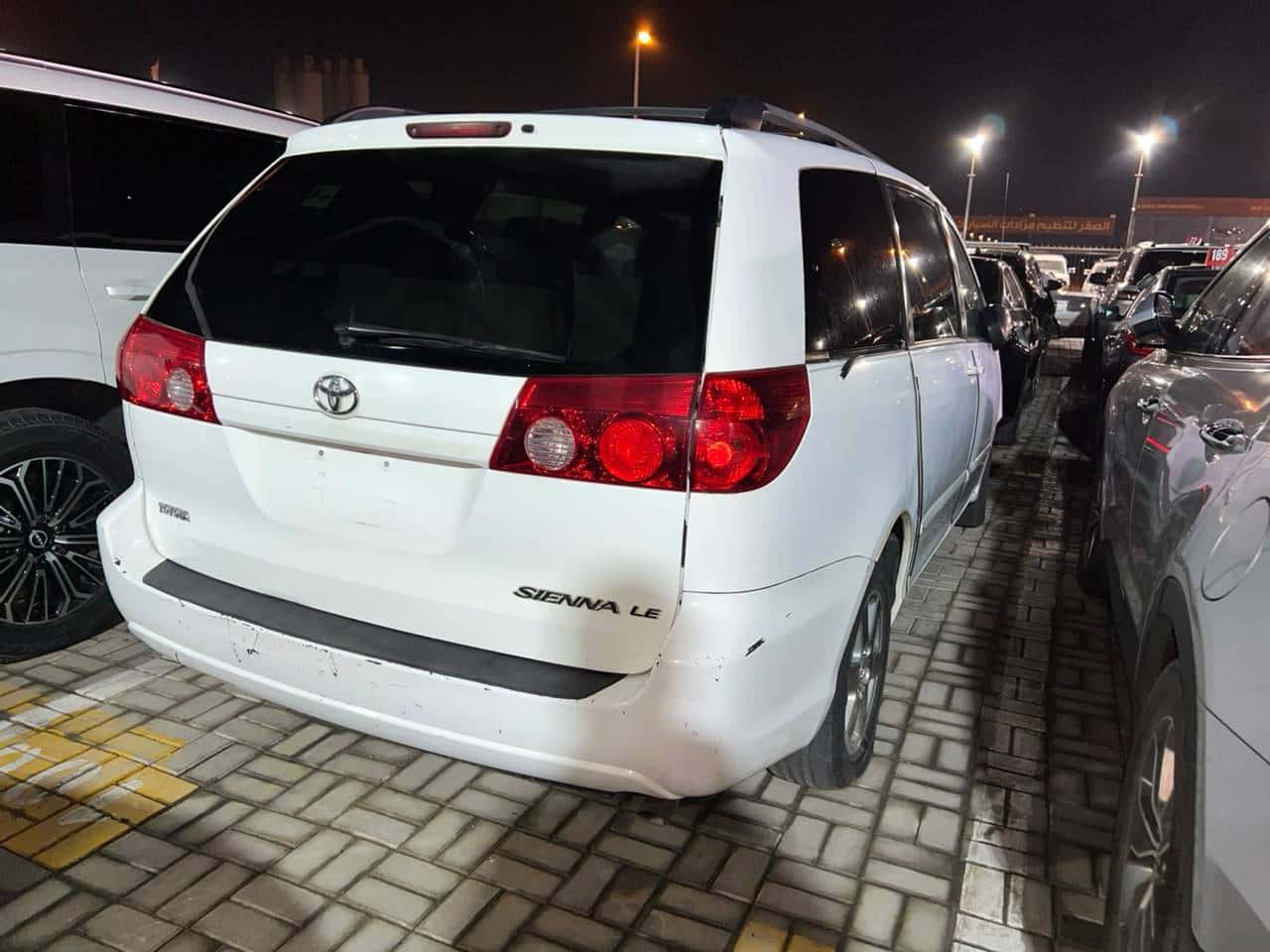 Toyota Sienna 2010 thumbnail 6