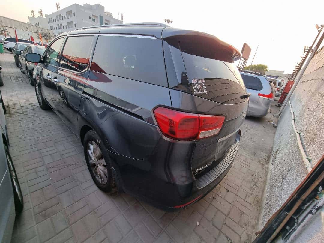 Kia Sedona 2017 thumbnail 4