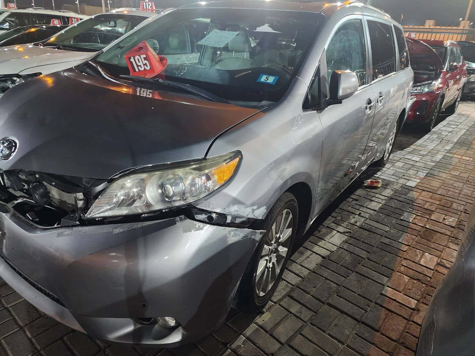 TOYOTA SIENNA 2011 thumbnail 3