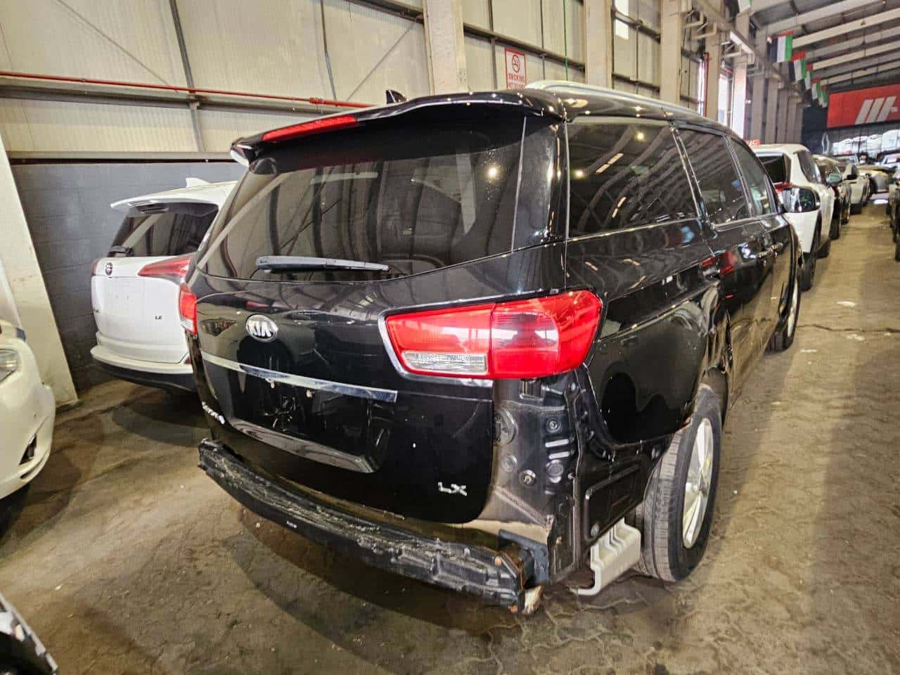 Kia Sedona 2017 thumbnail 1