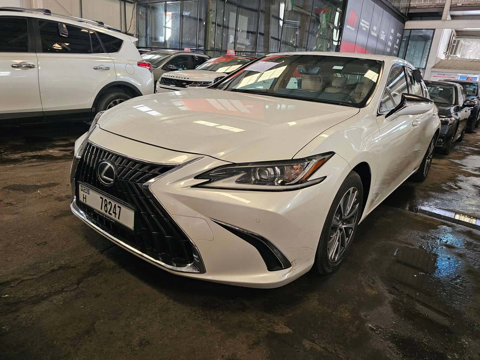 Lexus ES 300H 2023 thumbnail 3