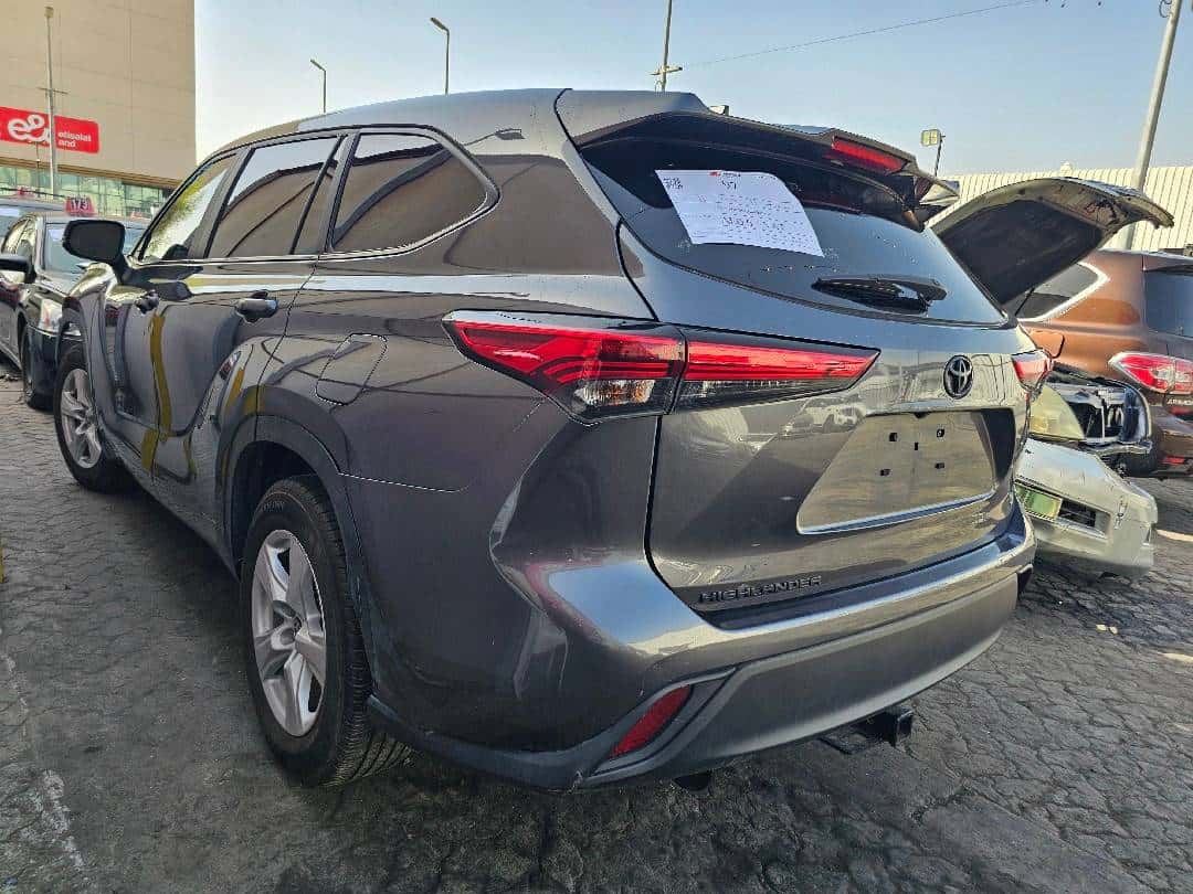 Toyota Highlander 2023 thumbnail 1