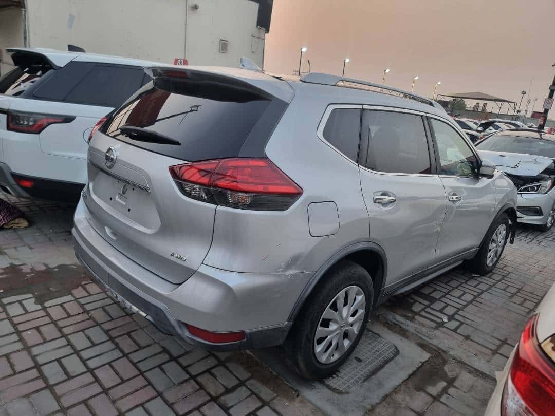Nissan Rogue 2017 thumbnail 4