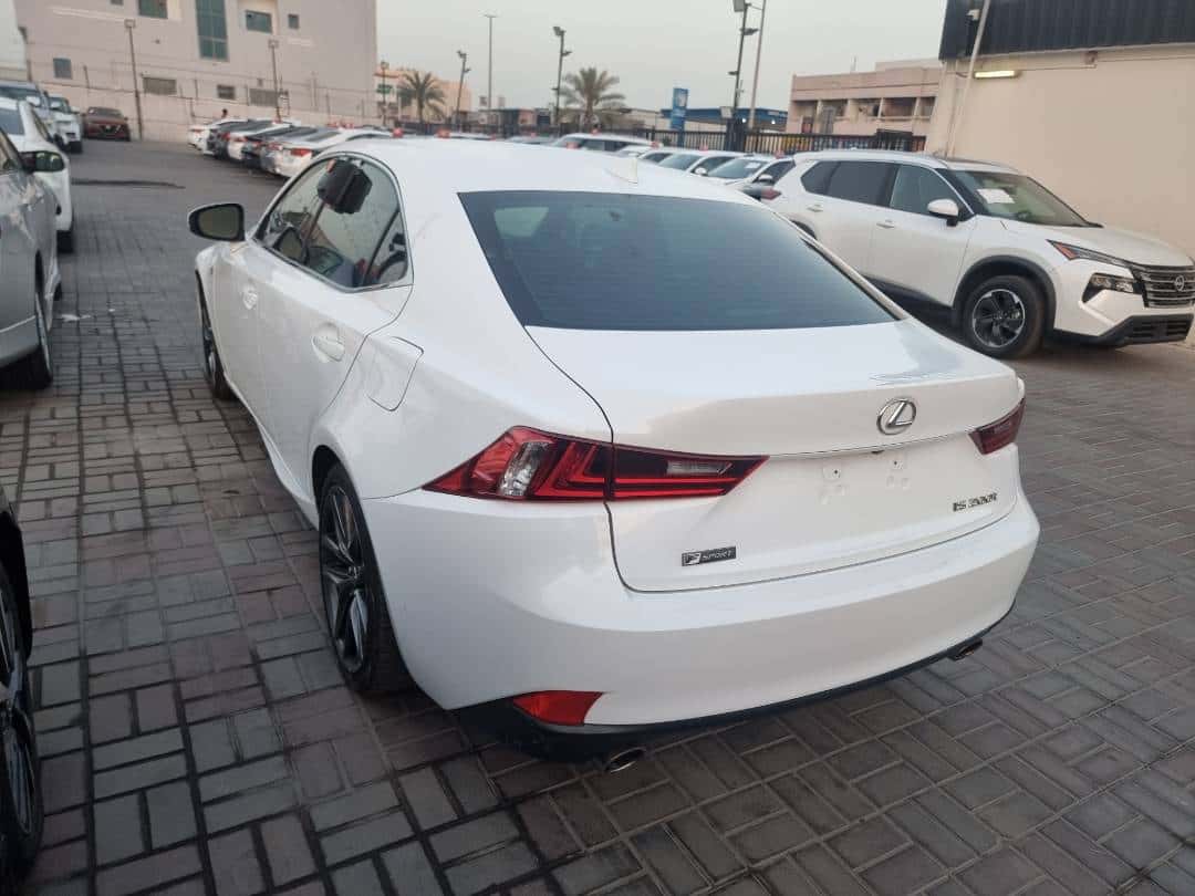 LEXUS IS 200T 2016 thumbnail 4