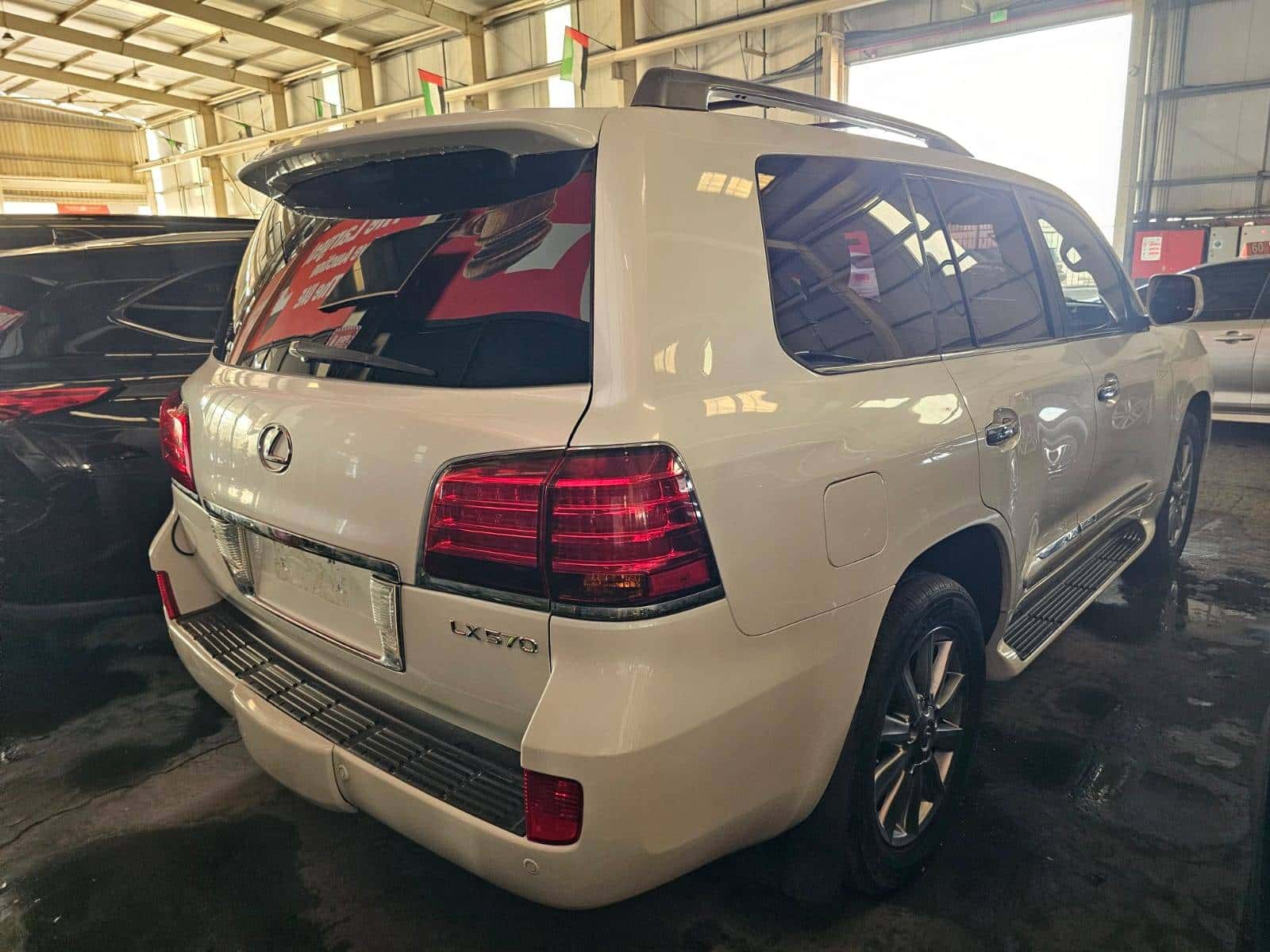 Lexus LX 570 2011 thumbnail 5