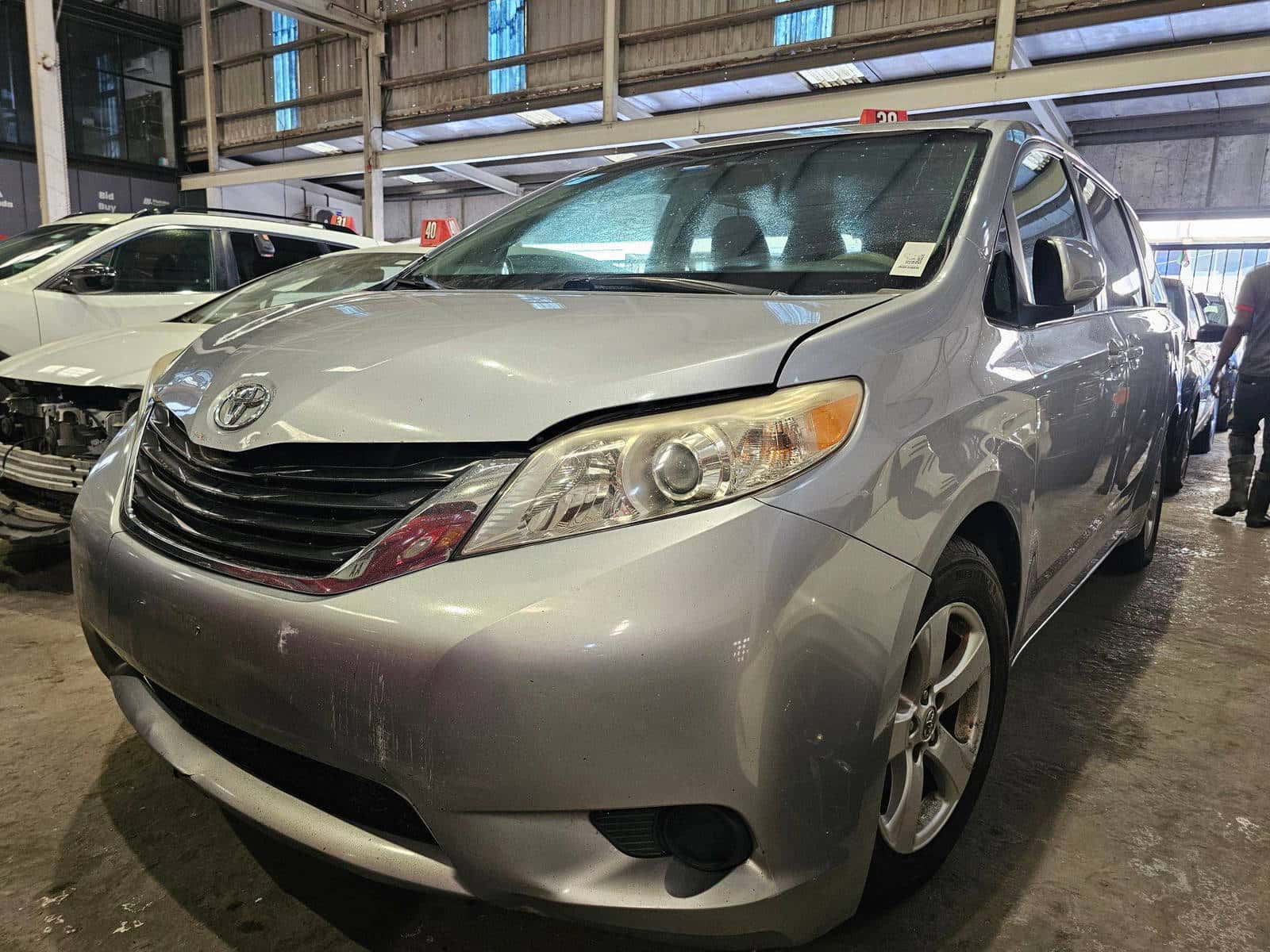 Toyota Sienna 2013 thumbnail 4