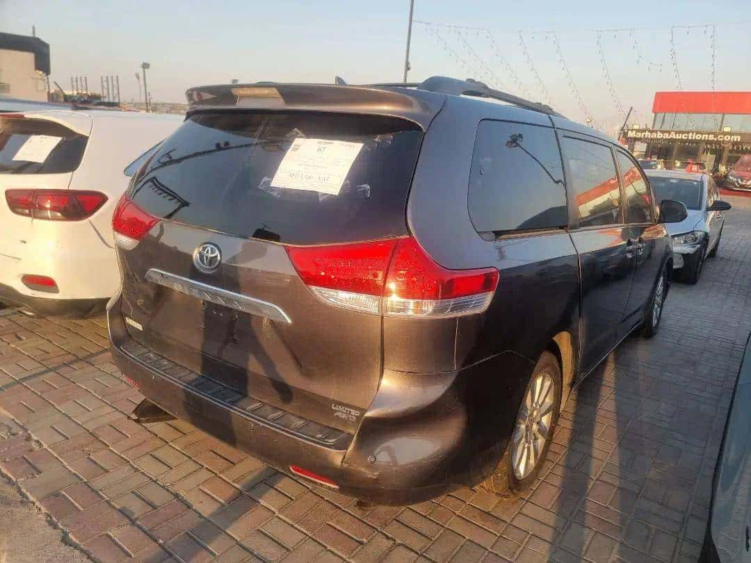 TOYOTA SIENNA 2011 thumbnail 1