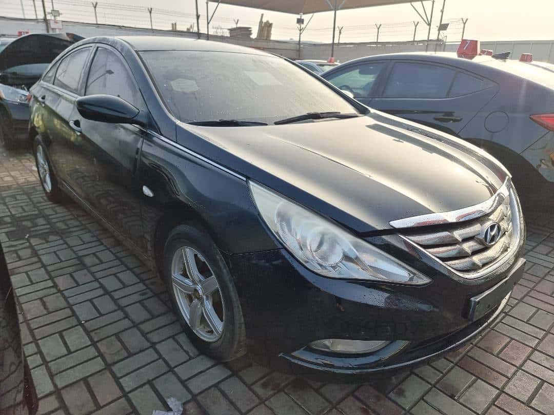 Hyundai Sonata 2011 thumbnail 2