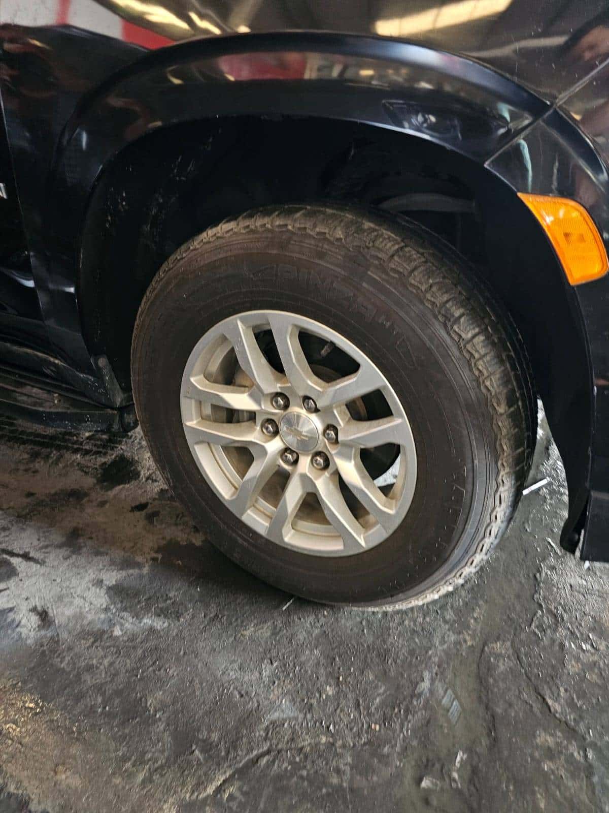 CHEVROLET Suburban 2023 thumbnail 4