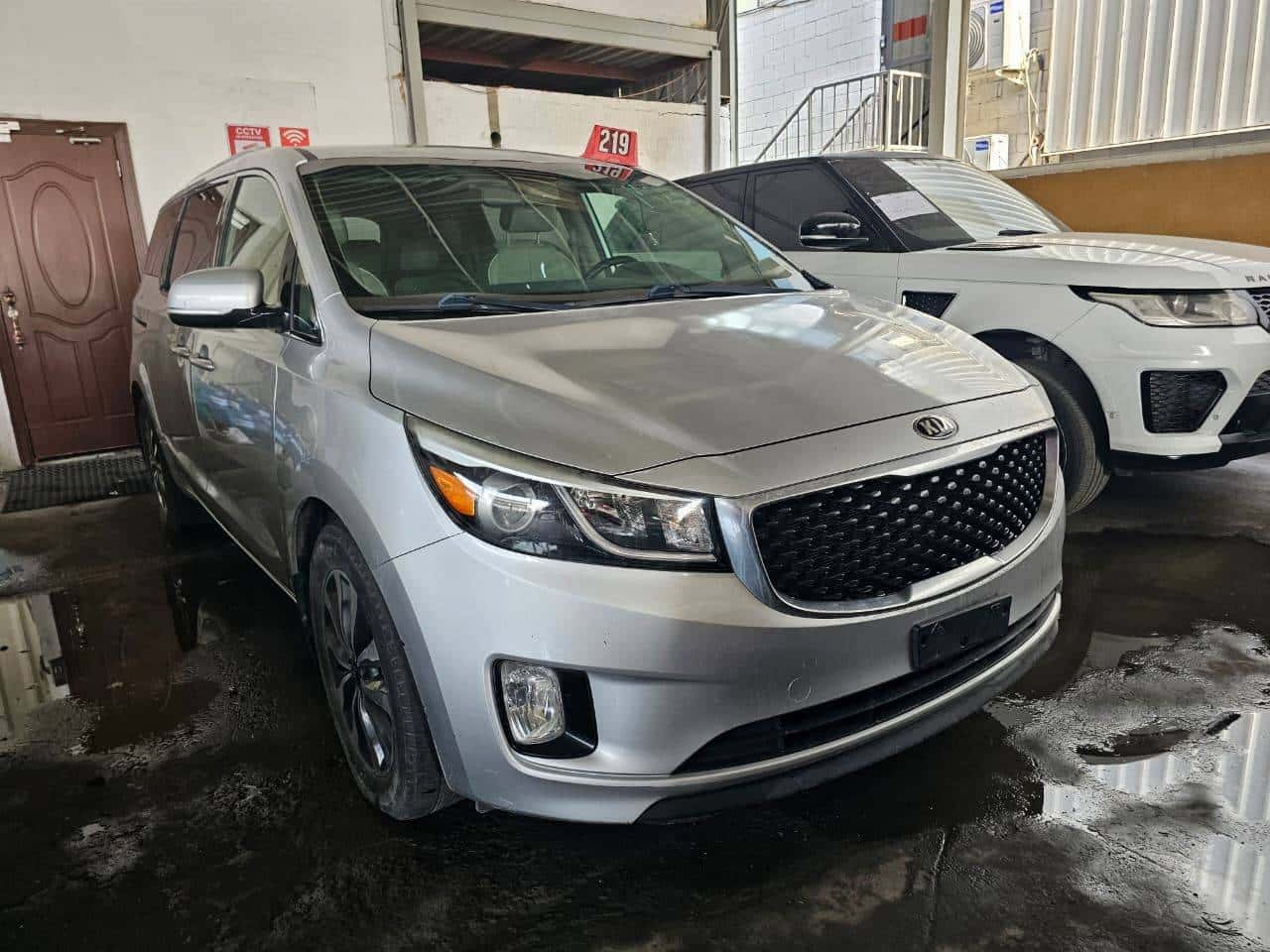 Kia Sedona 2015 thumbnail 2