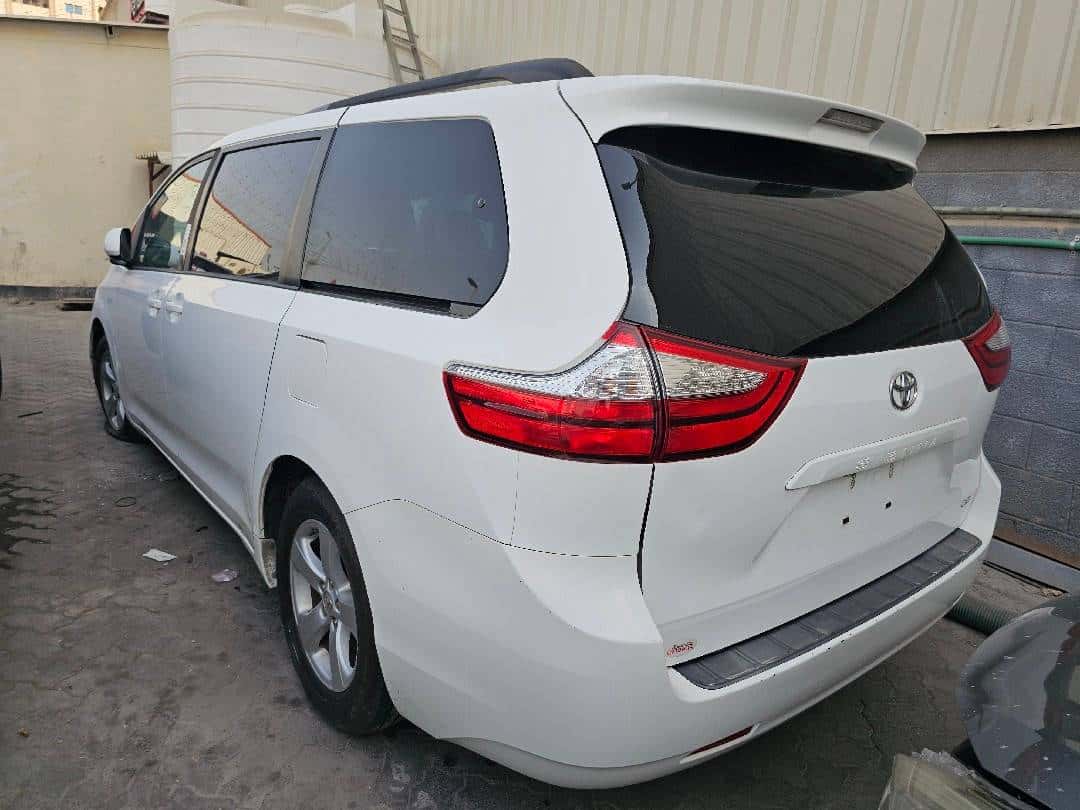 Toyota Sienna 2017 thumbnail 1