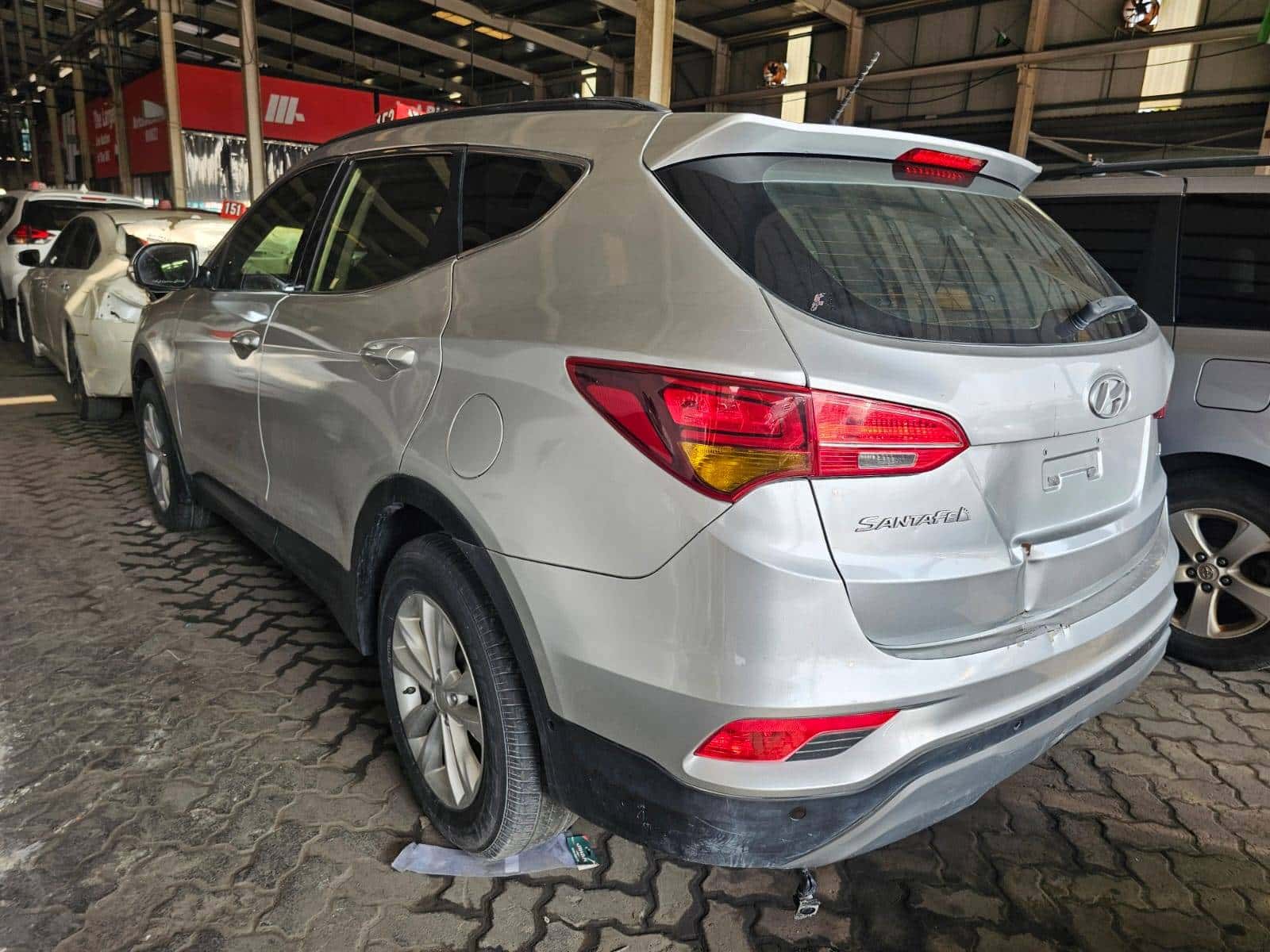 Hyundai Santa Fe 2017 thumbnail 2