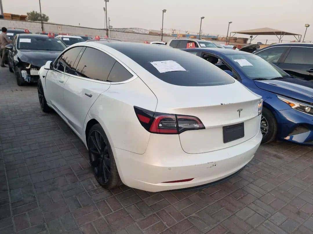 Tesla Model 3 2019 thumbnail 3