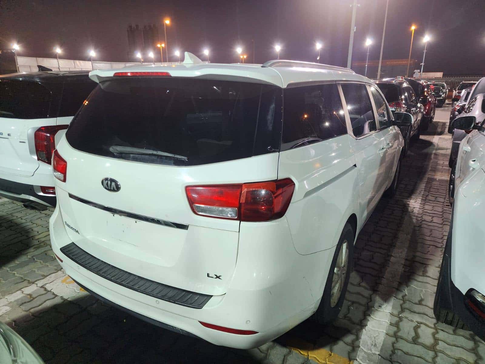KIA SEDONA 2016 thumbnail 5