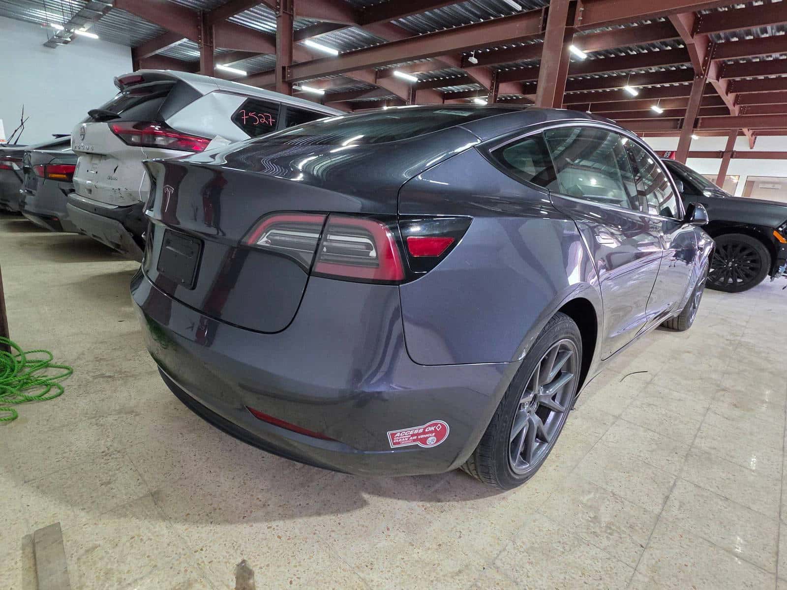 Tesla Model 3 2023 thumbnail 4