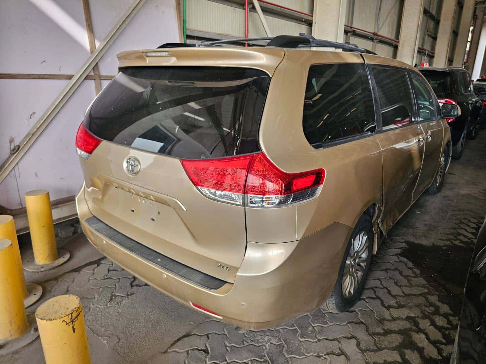 TOYOTA SIENNA 2011 thumbnail 4
