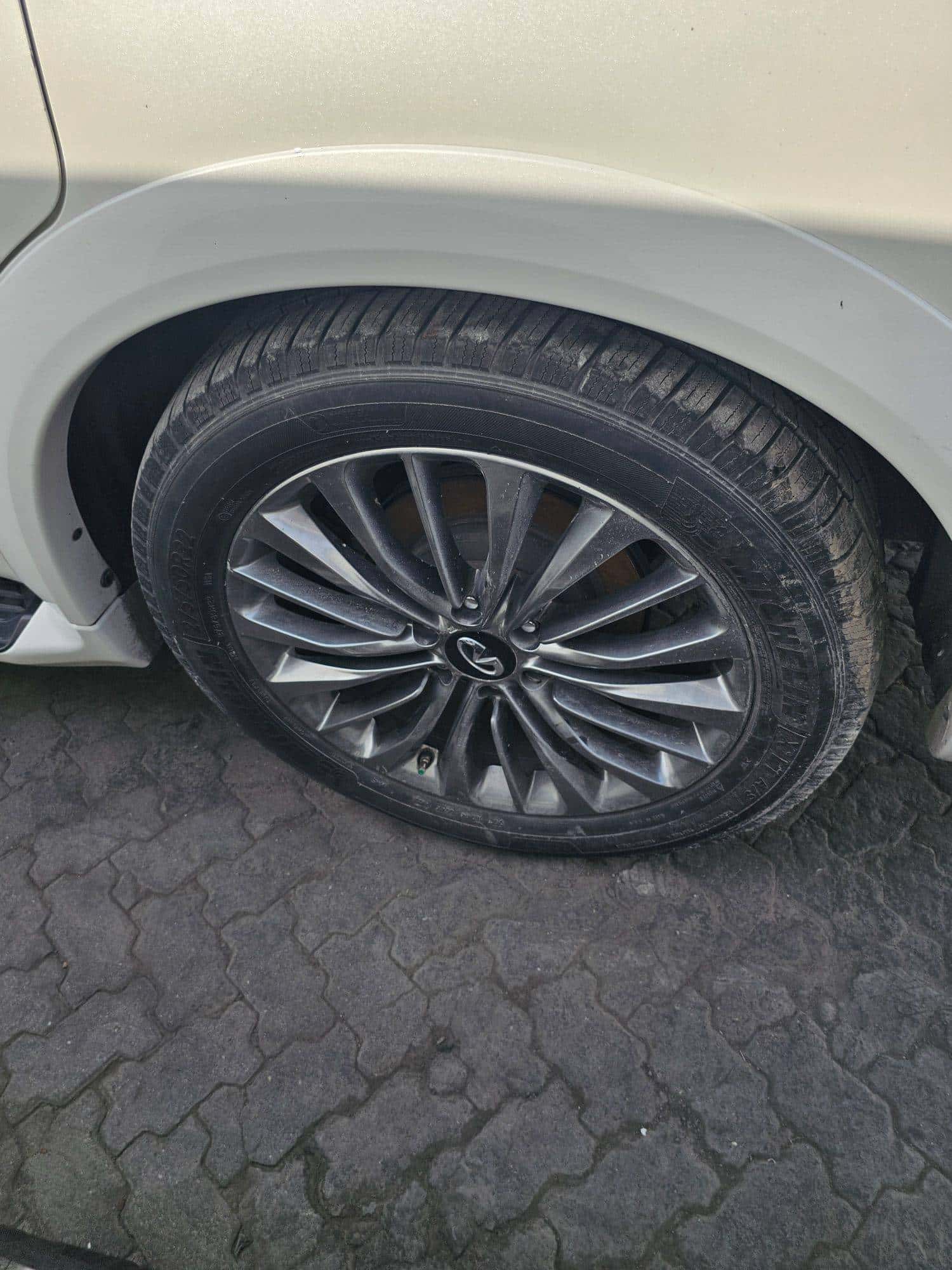 INFINITI QX80 2019 thumbnail 4