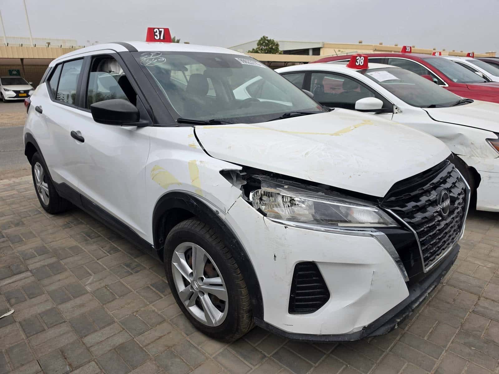 Nissan Kicks 2023 thumbnail 2