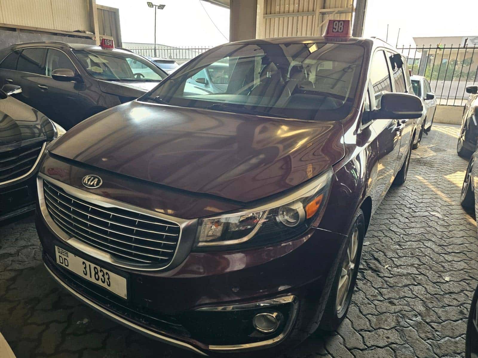 Kia Sedona 2017 thumbnail 2