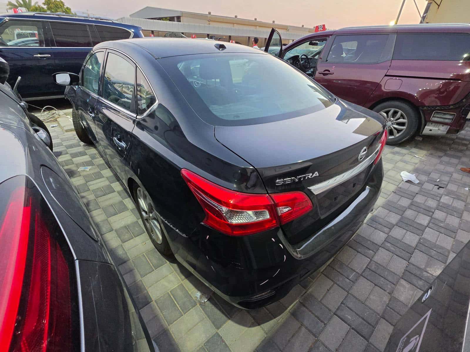 Nissan Sentra 2018 thumbnail 3