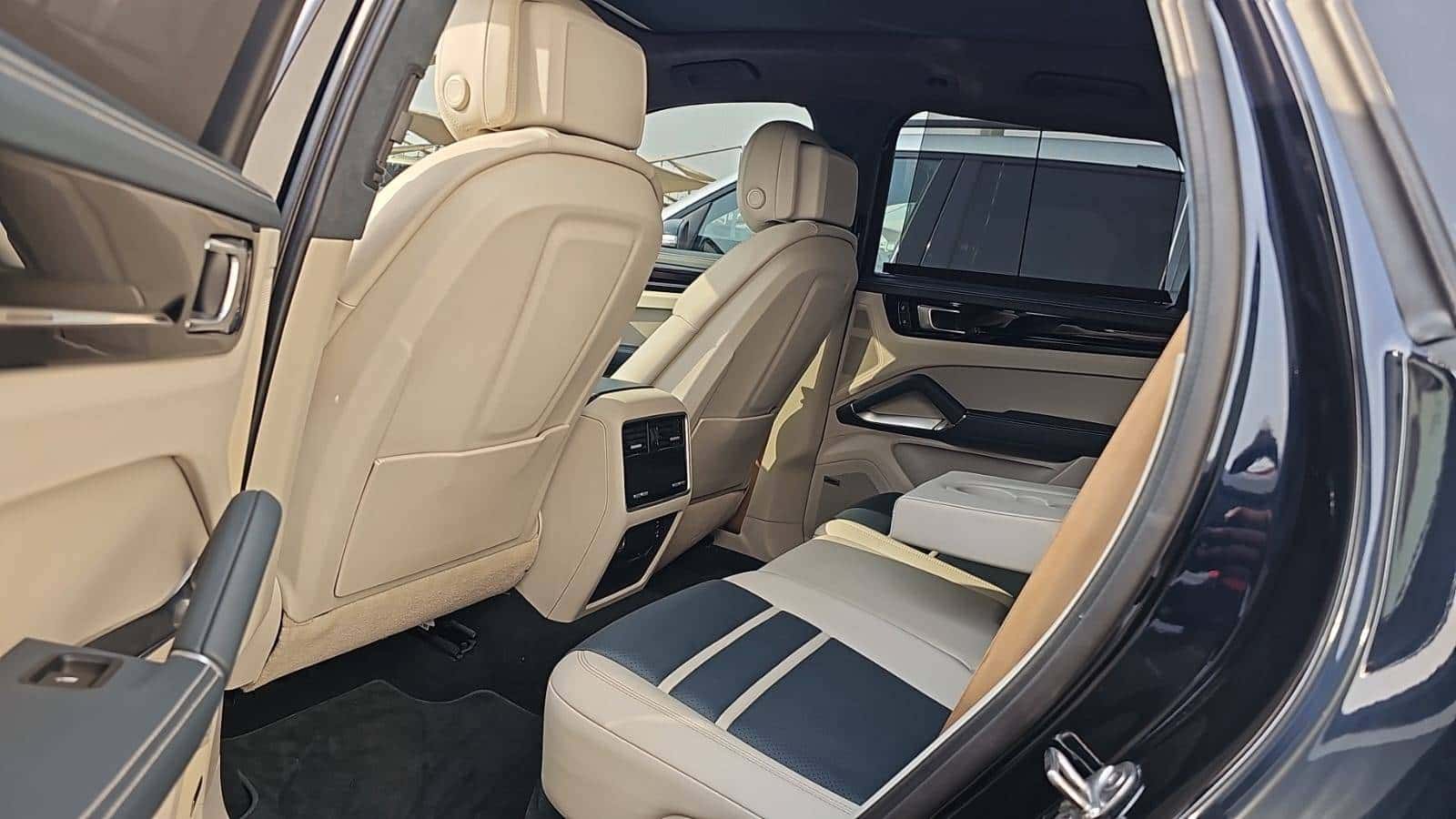 Porsche Cayenne 2023 thumbnail 7