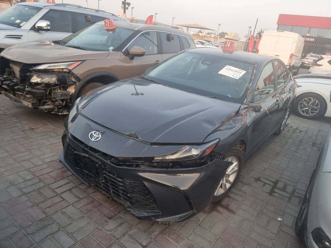 Toyota Camry 2025 thumbnail 2