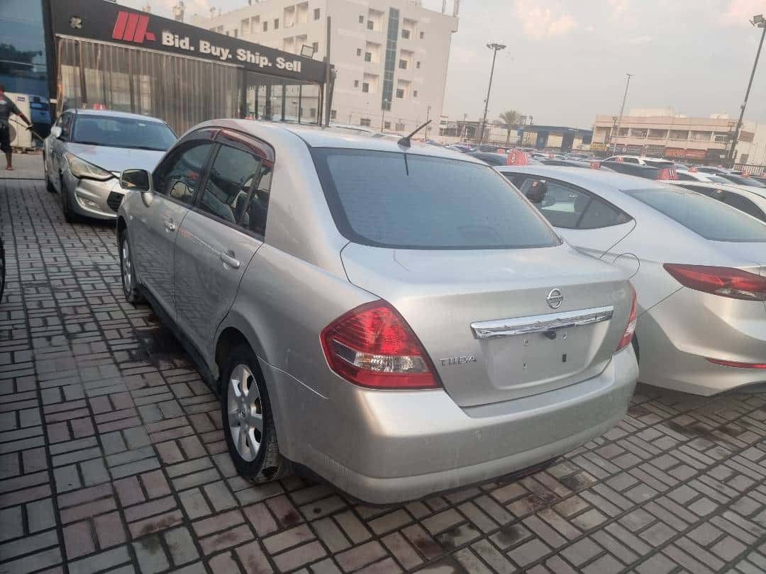 Nissan TIDA 2015 thumbnail 4