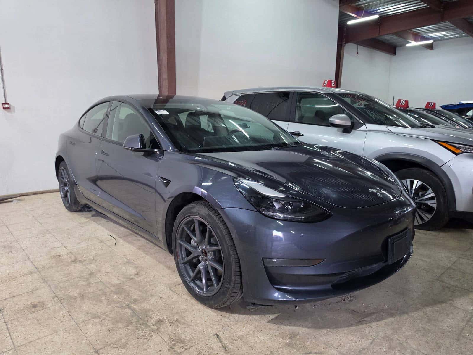 Tesla Model 3 2023 thumbnail 3